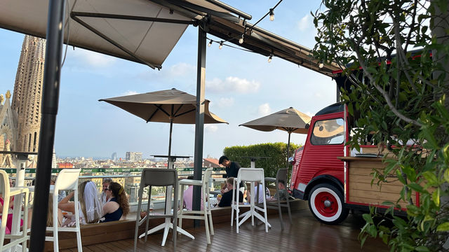 巴塞羅那 | 魯西隆塞爾考特酒店，離聖家堂超級近   地址：Carrer Del Rossell