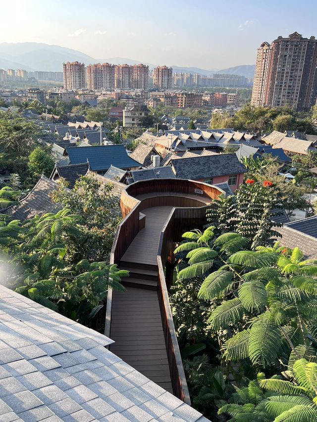大隱隱於市，小隱入伴山
