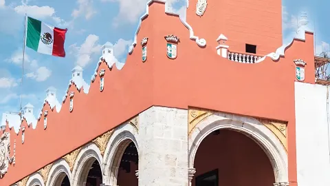 Walking through the streets of Merida is like walking in an overturned palette... — traveler post in Uxmal