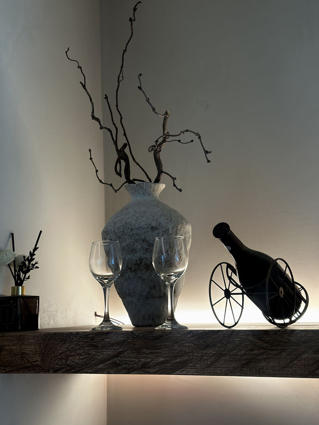 陽朔千古情景區旁,藏著一家侘寂風隱世酒店。 陽朔千古情景區旁,藏著一家侘寂風隱世酒店。