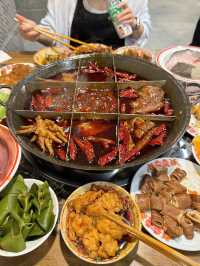 嚟重慶第一餐。。。食洞子火鍋。。。
