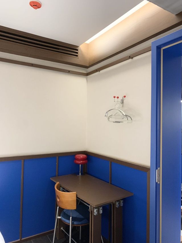 潮宗街出片率超高嘅蒙德里安風格酒店