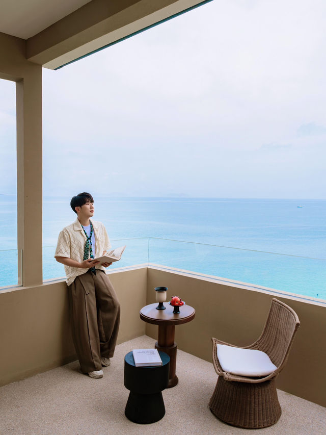 不在國外！深圳這家酒店真的開掛了～大鵬半島的風景完全是next level，陽光下的玻璃海配上細軟沙灘，發朋友圈被問爆是不是出國了！ 