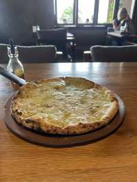 🍕✨ Pizza 4P’s Phnom Penh – A Slice of Sustainable Joy