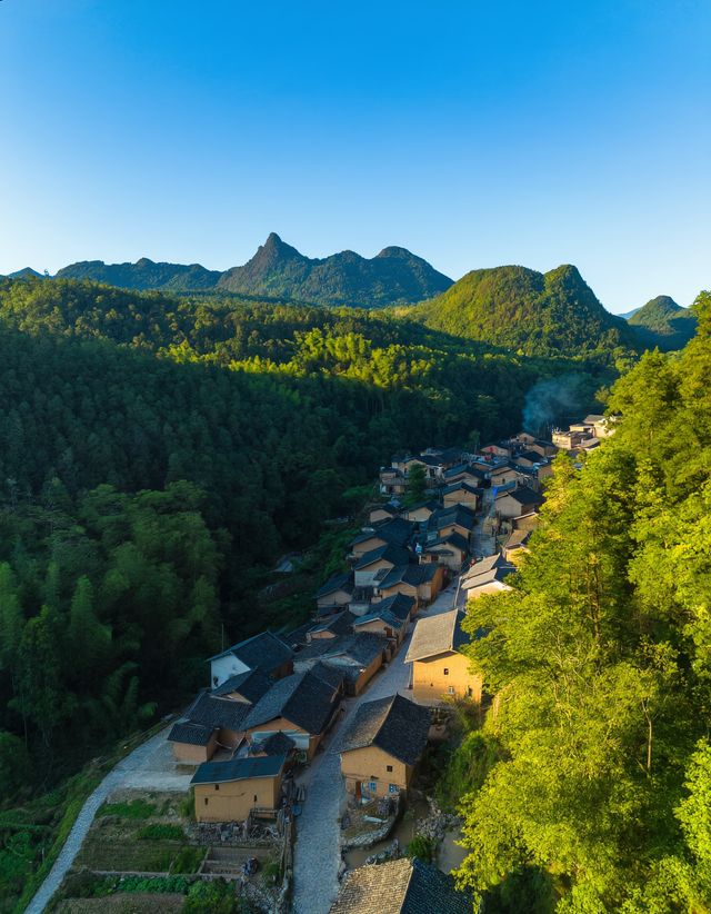 文山秘境！划船穿溶洞，探秘「現實版桃花源」壩美村