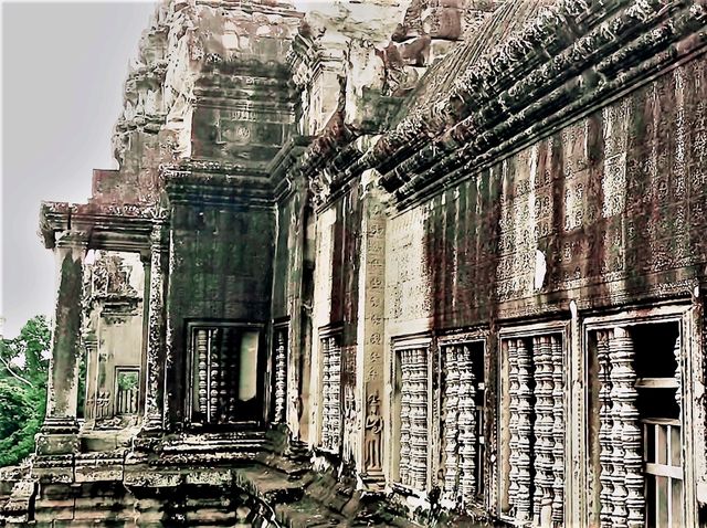 Exploring the Sacred Paths: Buddhist Pilgrimage Routes of Angkor Wat and Angkor Thom