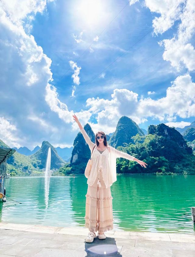 浩坤湖:喀斯特秘境中的翡翠明珠 浩坤湖:喀斯特秘境中的翡翠明珠