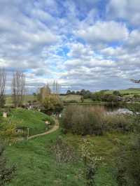 🇳🇿🐑 Hobbiton's Secret Beauty: Where Rolling Green Meets Crystal Waters! 🌊