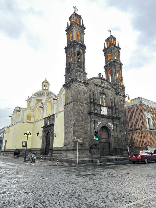 Puebla: Donde los Ángeles Cocinan, la Talavera Brilla y la Historia Resplandece