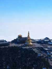 峨眉山金頂｜在雲海和佛光間找到內心的寧靜