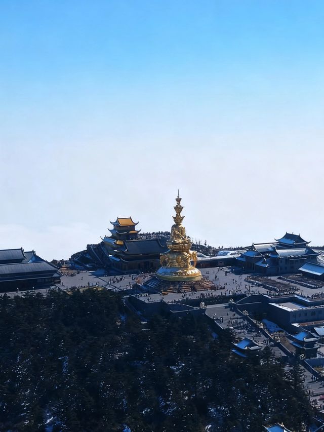 峨眉山金頂｜在雲海和佛光間找到內心的寧靜