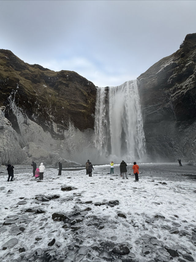 冰島有多層梯級瀑布的斯科加瀑布