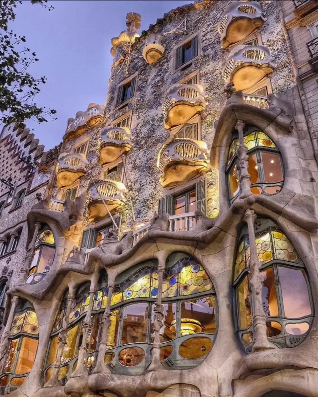 Barcelona Must-Visit Gaudí Masterpiece