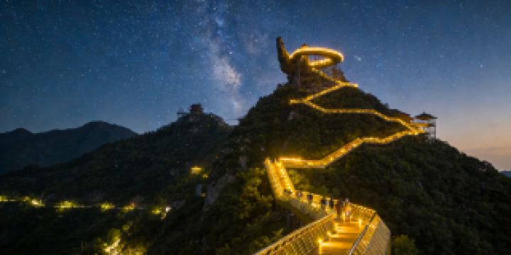 อัญมณีที่ซ่อนเร้นอยู่ในมณฑลเสฉวนตะวันออก! ภูเขาโฟโตวซานในเมืองผิงชาง: ดินแดนลับที่ซึ่งแสงแห่งพุทธศาสนาและสีแดงผสานกันอย่างลงตัว