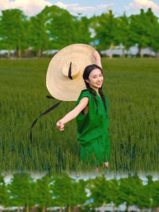 Qingdao’s fresh and must-visit spot! Stunning hundred-acre wheat field with waves of grain blowing in the wind