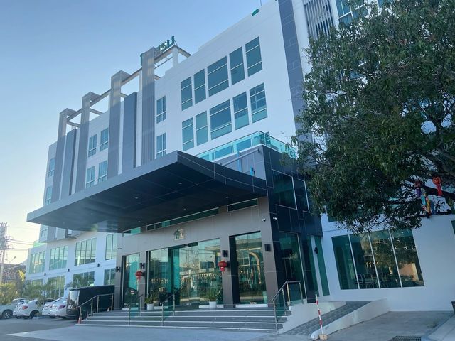 GRAND PA HOTEL & RESORT LAMPHUN 