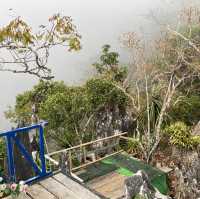 ノーンキャウの朝、登山と絶景、雲海　Sleeping Lady Peak View-Point