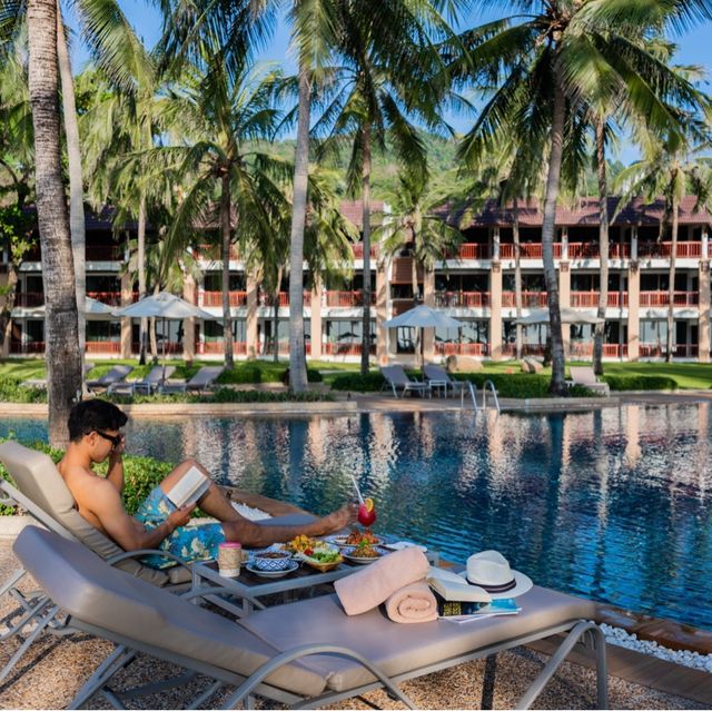 หาดขาว ทะเลสวย ที่ Kathani Phuket Beach Resort