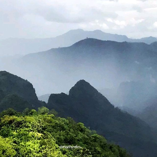 ยอดผาแดง จุดชมวิวสุดอันซีนแห่งเมืองหนองเขียว