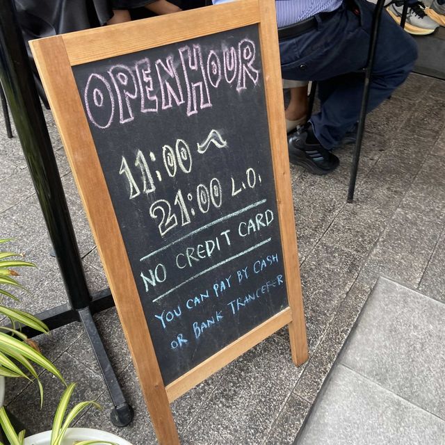 줄서서 먹는 방콕 최고의 일식 KOBE Tonteki 🍛 