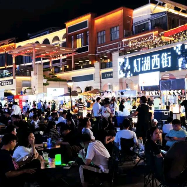 網上搜查熱爆,評價火熱火紅,就是【燈湖西街】