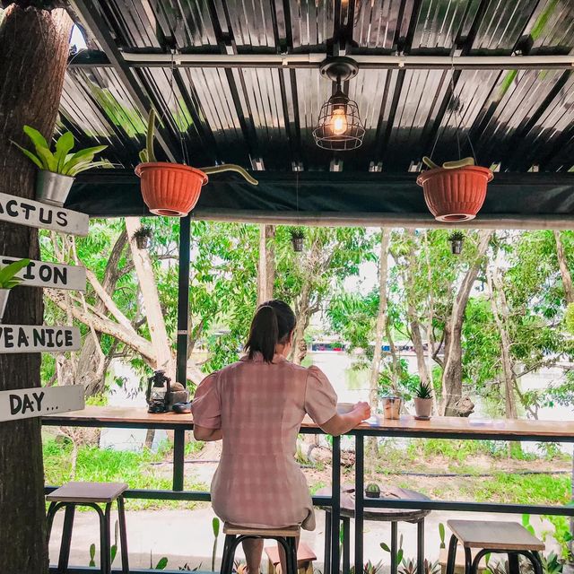 ร้านกาแฟชิคๆ บรรยากาศร่มรื่นในตัวเมืองภูเก็ต