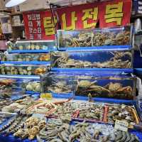 海鮮狂歡！在首爾的鷺梁津水産市場品嚐美味海鮮大餐！🦞🐟🍽️
