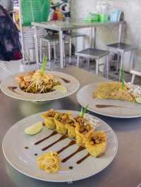 ร้านผัดไทในสวนฝีมือระดับเชฟโรงแรมในราคาท้องถิ่น