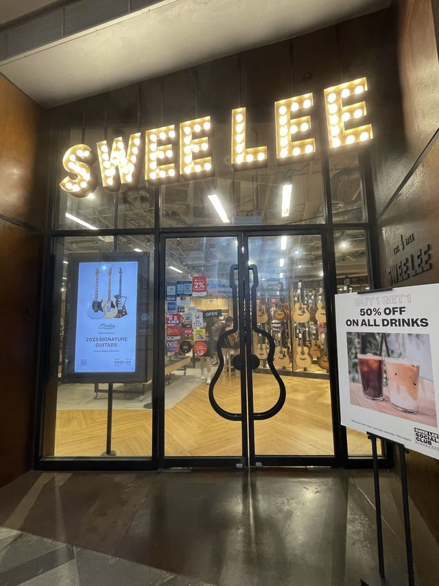 🇸🇬Swee Lee, Star Vista for music lovers 🎸