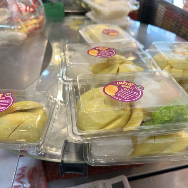 極具代表性的芒果糯米飯，🥭🥭🥭仲有泰國糭可以嘗試