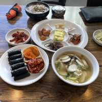 만두집인데 육개장, 충무김밥이 더 유명한 사직동 금강만두