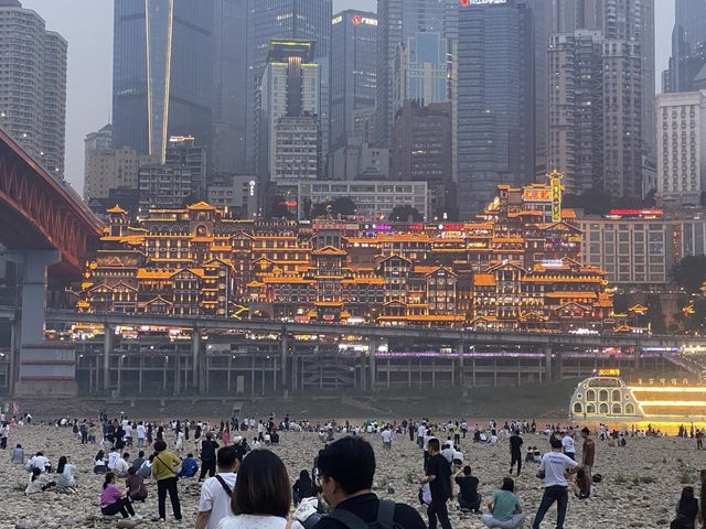洪崖洞對岸的夜市