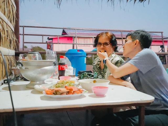 บ้านขุนสมุทรจีนโฮมสเตย์ - ผู้ใหญ่สมร เข่งสมุทร