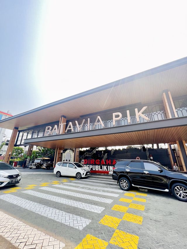 The 🌍’s First Over-Water Retail & Dining🛍️