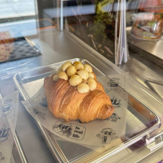 🧙‍♂IRL Coffee Bar คาเฟ่สุดเท่ห์ธีมฮาโลวีน