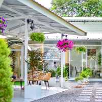Grand’s Garden Cafe & Eatery