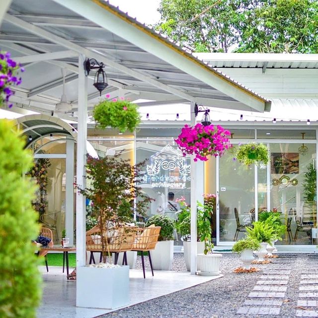 Grand’s Garden Cafe & Eatery