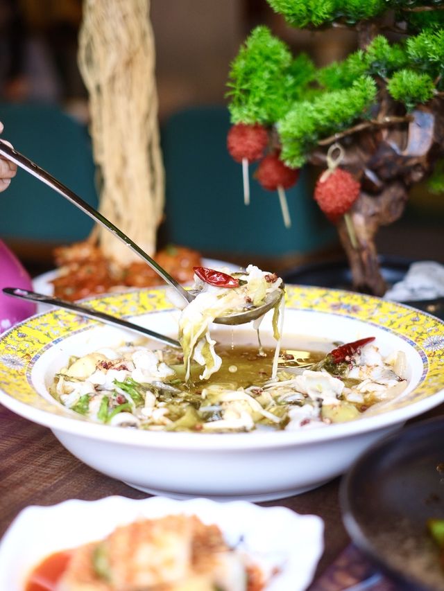 「本地人最愛的酸菜魚，豐盛又好味！」