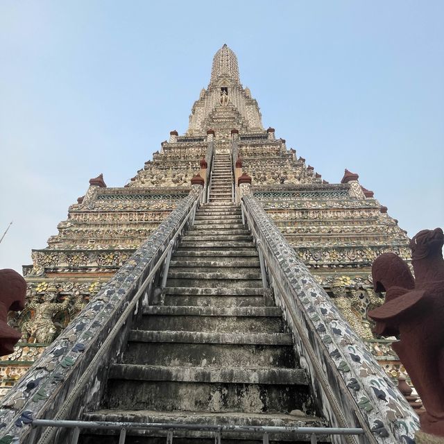 Beautiful sunset with amazing temple views 