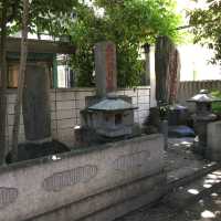 繁華街にある立派なお寺【萬行寺】