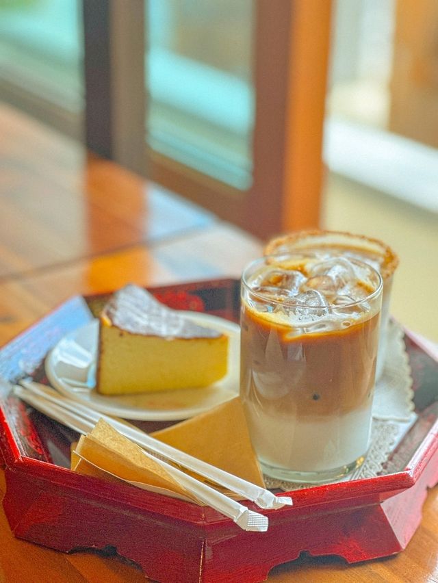 ☕레트로 감성 가득 품은 채광 좋은 카페☕
