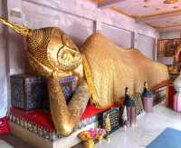 วัดมหาธาตุวรวิหาร สีสันแห่งแสงทวาราวดี