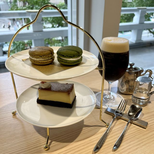 【大阪・難波】御堂筋を眺めながらゆっくり過ごせる「カフェラウンジ コアガリ」