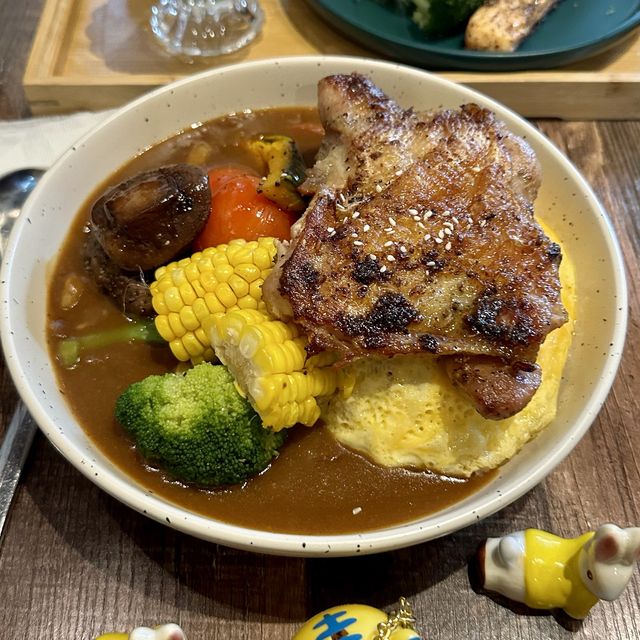 「美食餐廳，口味好極了！」