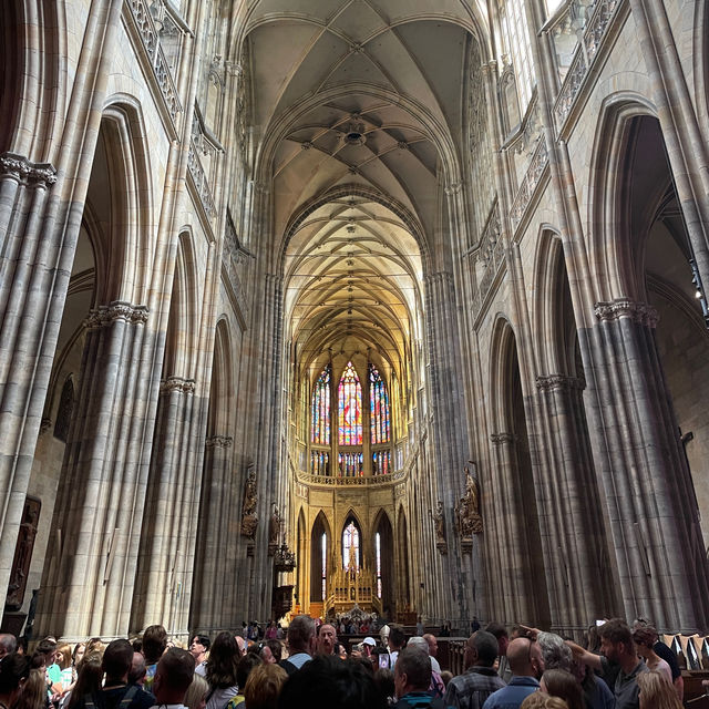 Bustling Charms at Prague Castle 🏰 