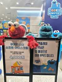 귀여운 몬스터들이 가득한 <쿠키몬스터카페>