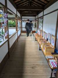 世界遺産【仁和寺】のニ王門は、２体の金剛力士像達に護られている