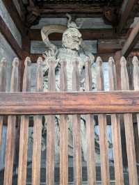世界遺産【仁和寺】のニ王門は、２体の金剛力士像達に護られている