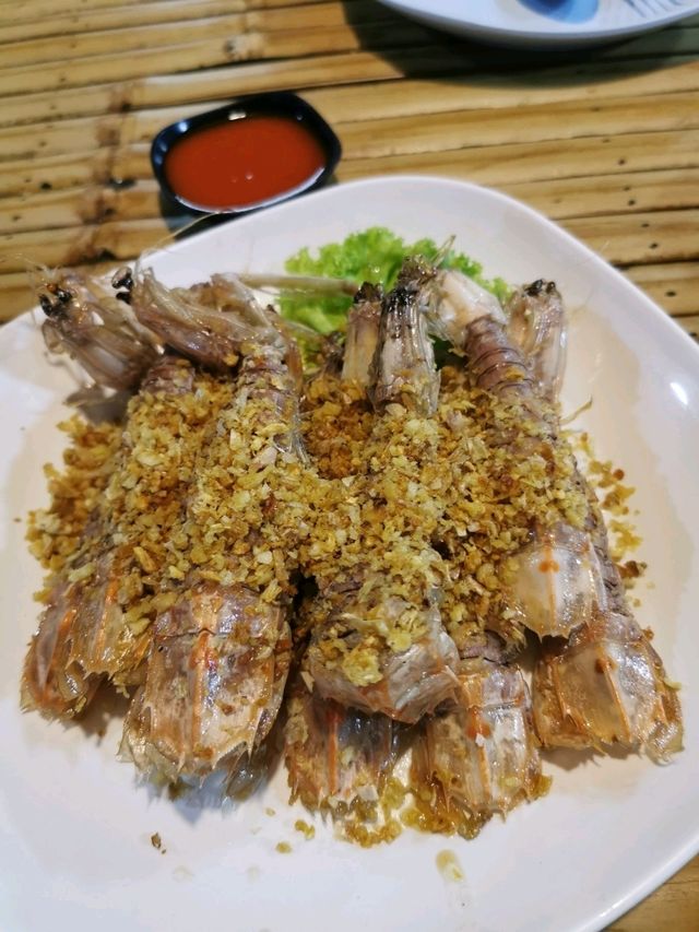 ครัวเจ๊น้อง & ช่างยุ้ย บางแสน 