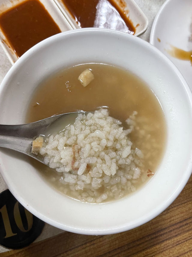 หมูกรอบชื่อดังแถววัดหลงซาน | zhouji meat porridge